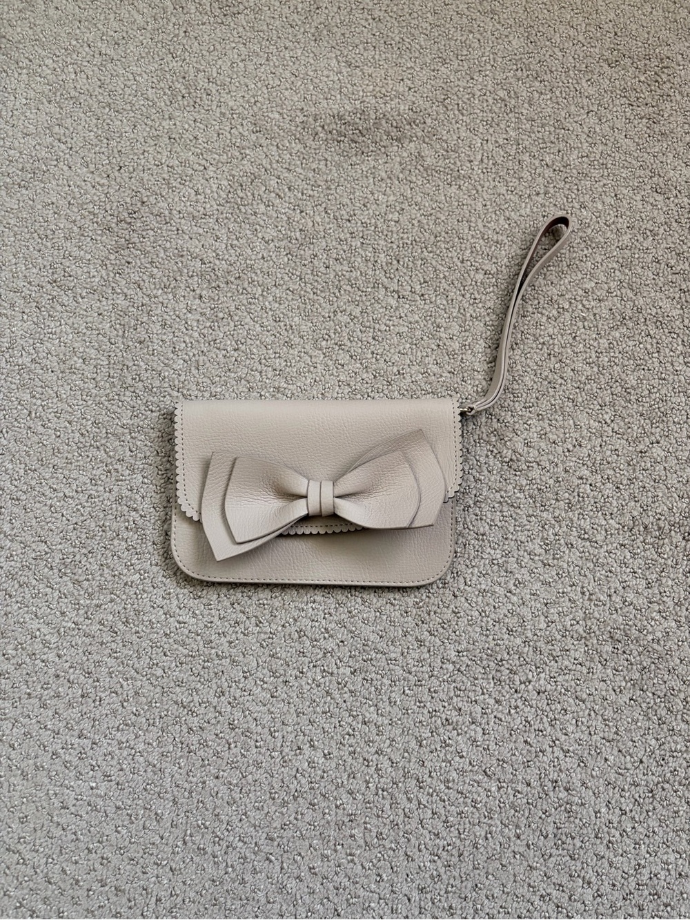 kate spade beige bow wristlet clutch